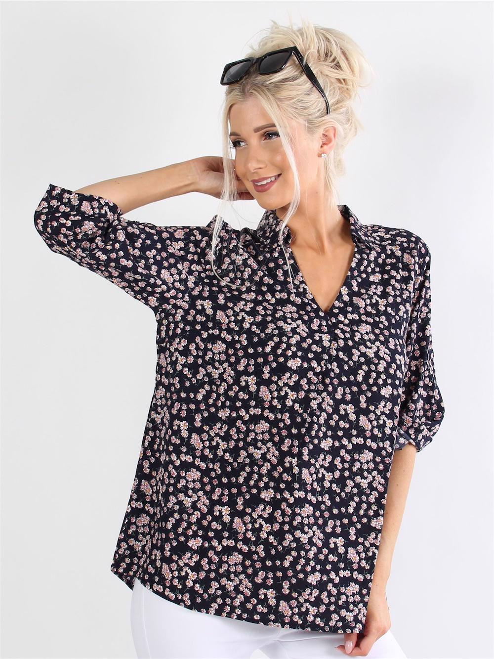 Agueda - Skjortebluse med blomster og krave